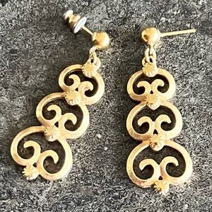 Vintage 1970’s MCM Gold Filigree Dangle Earrings